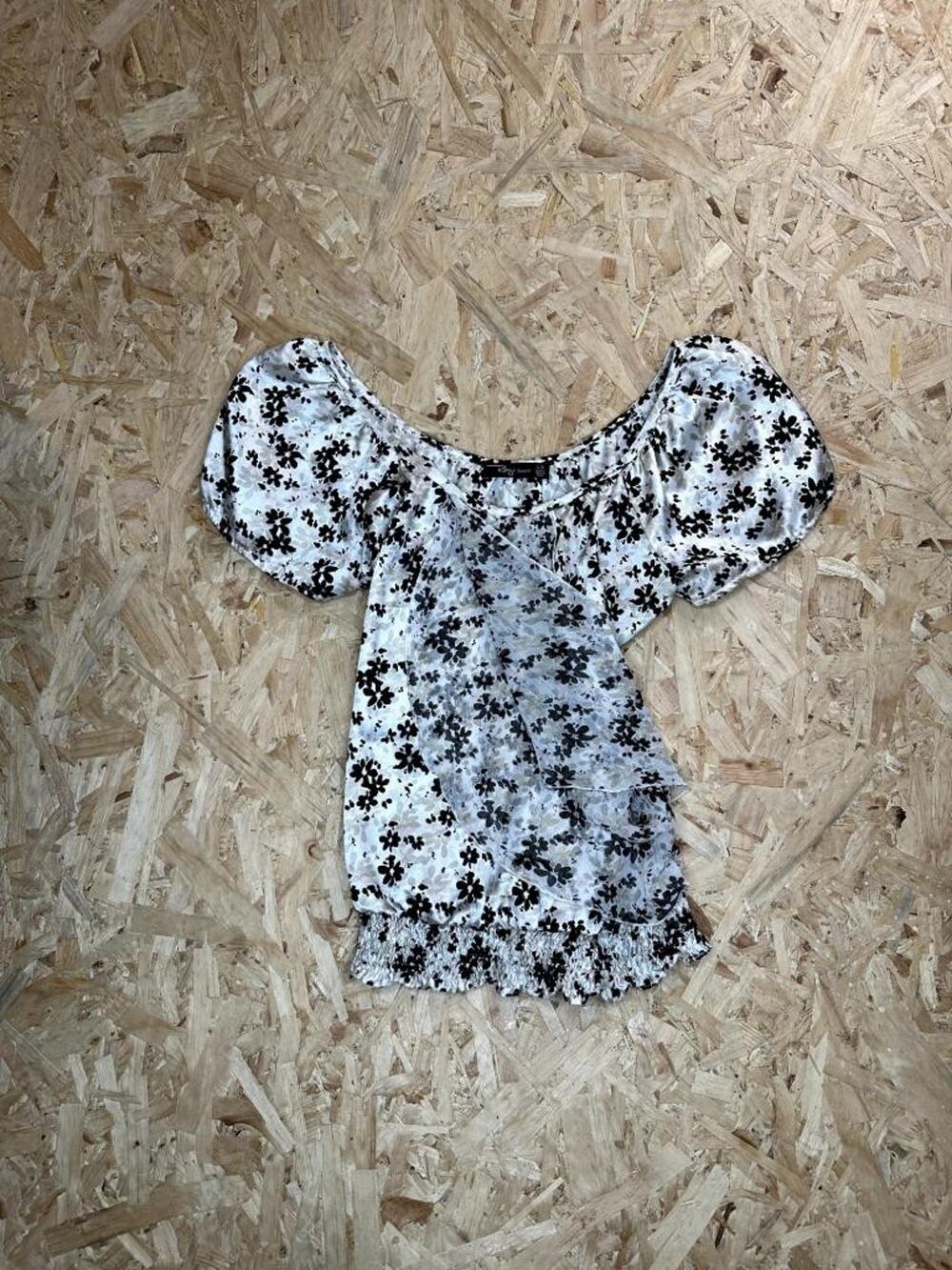 Riley James Floral Satin Blouse Womens Large Black White Puff Sleeve Smocked Hem